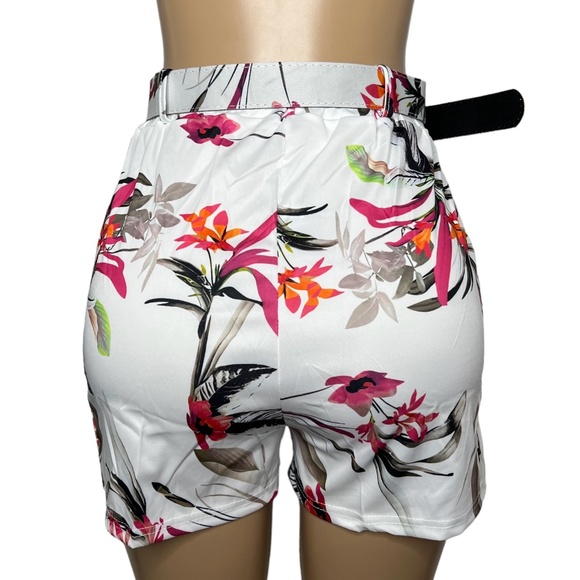 NWT 2 Pieces White and Pink Set for Women Size L Short with pockets and Wrap Top - Picture 6 of 8